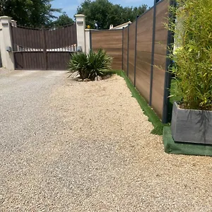 Hébergement de vacances Agreable Dependance 3 Pieces, Saint-Maximin